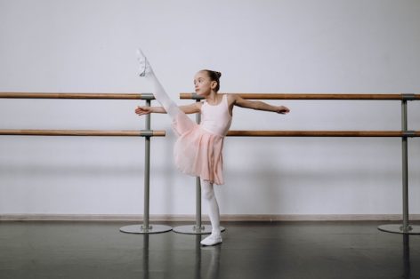 Ballet clássico para crianças - Menina dançando